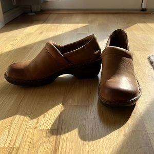 NWT B.O.C. Clogs sz 9